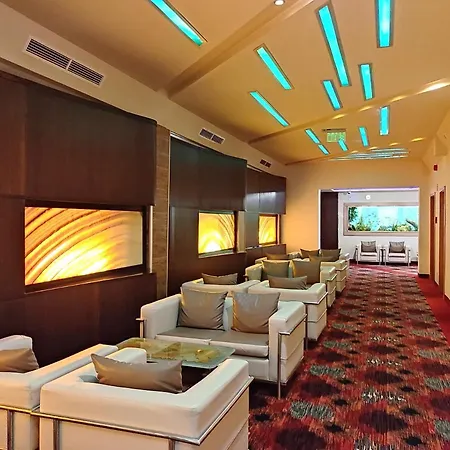 アパートホテル Carbona Emdona Luxury ヘーヴィーズ