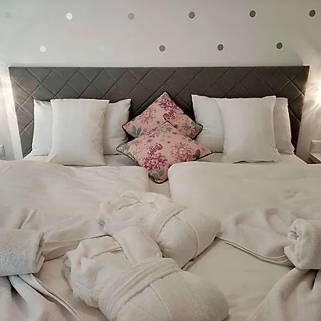 Carbona Emdona Luxury Aparthotel